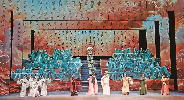 厦门市南乐团表演南音《礼乐千秋》